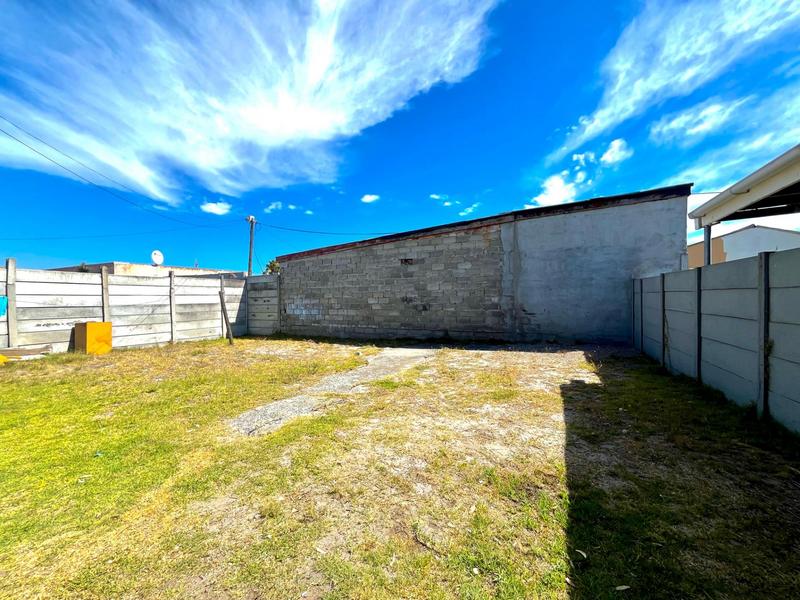 2 Bedroom Property for Sale in Pelikan Park Western Cape